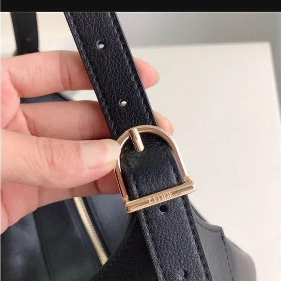 Elegant Black Leather Handbag - Picture 11 of 16